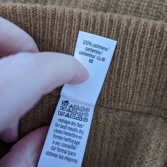 100% Cashmere.Victoria's secret cashmere set - Picture 5 of 6